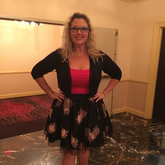 Meet your Posher, Pamela - Picture 1 of 13